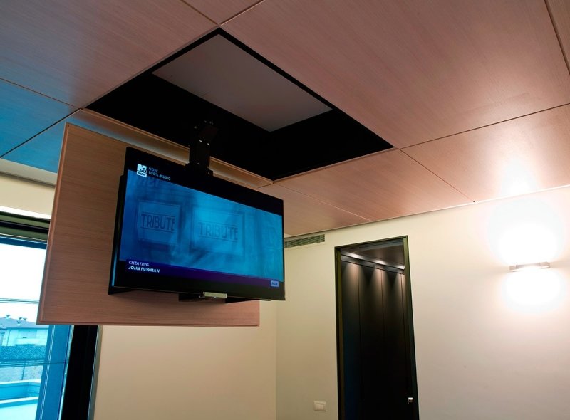 Потолочный кронштейн для телевизора с электроприводом Maior Flip 100 Black