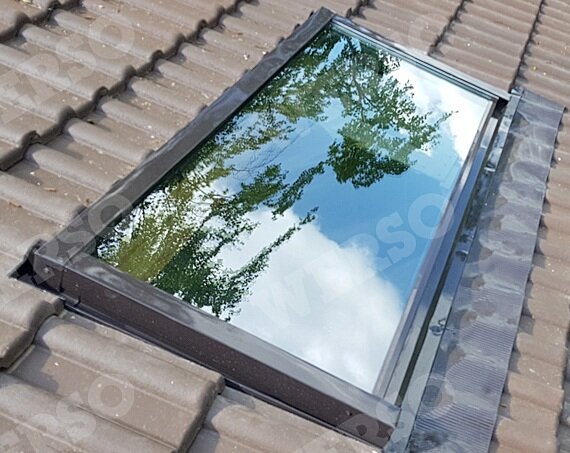 Мансардное глухое окно Werso / Версо, однокамерный стеклопакет с триплексом, сосна (94 х 98)