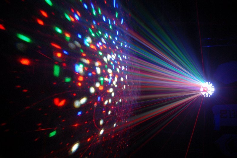 CHAUVET-DJ Swarm 5 FX светодиодный многолучевой эффект с встроенным лазером