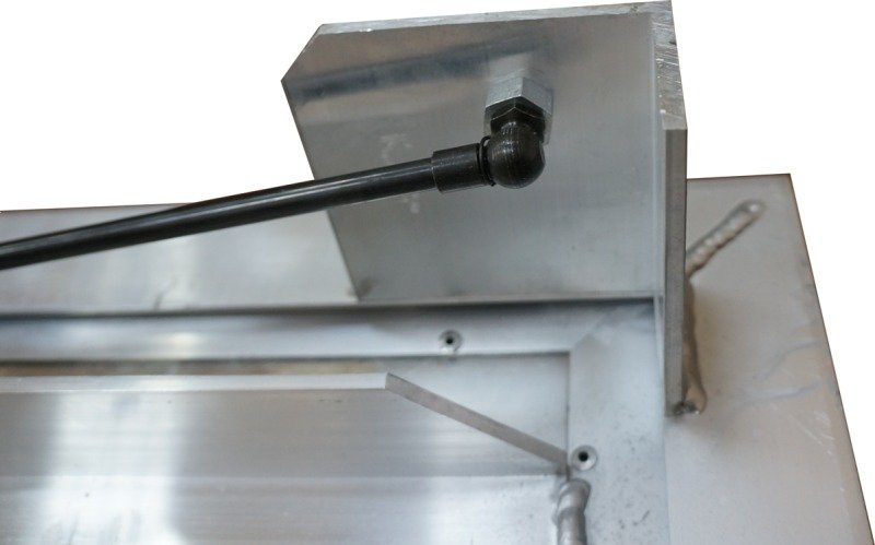 Напольный люк Макс с газовыми амортизаторами и спец. механизмом запирания 650*750 (65*75 см)