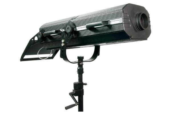 CHAUVET Follow Spot 1200 прожектор следящего света на 1200 газоразрядной лампе HMI-1200 1200W с кейсом в комплекте. Управление ручное и DMX(6ch), цветовая палитра на 8 фильтров + открытая позиция, 2 фильтра температурности + открытая позиция, электронный